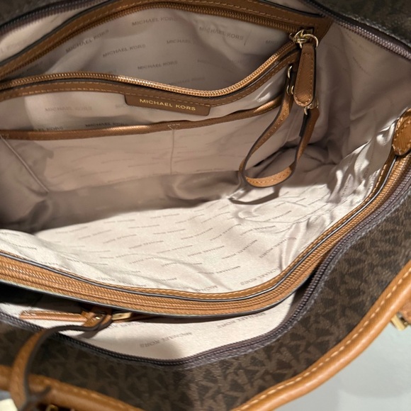 Michael Kors Tote Bag Monogram Large Brown Tan Pockets - Picture 6 of 9